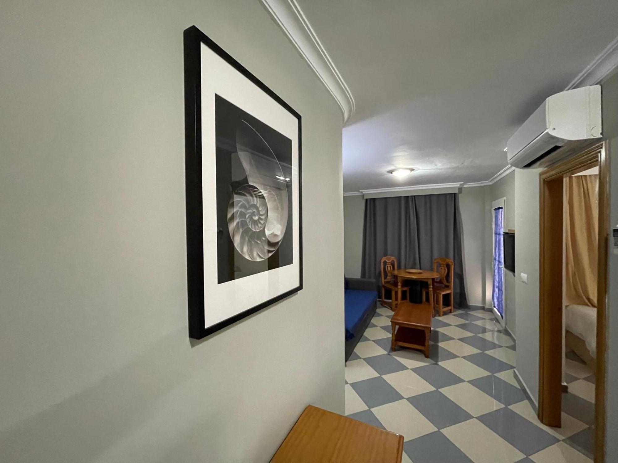 Apartamentos Nina De Oro Torremolinos Kültér fotó