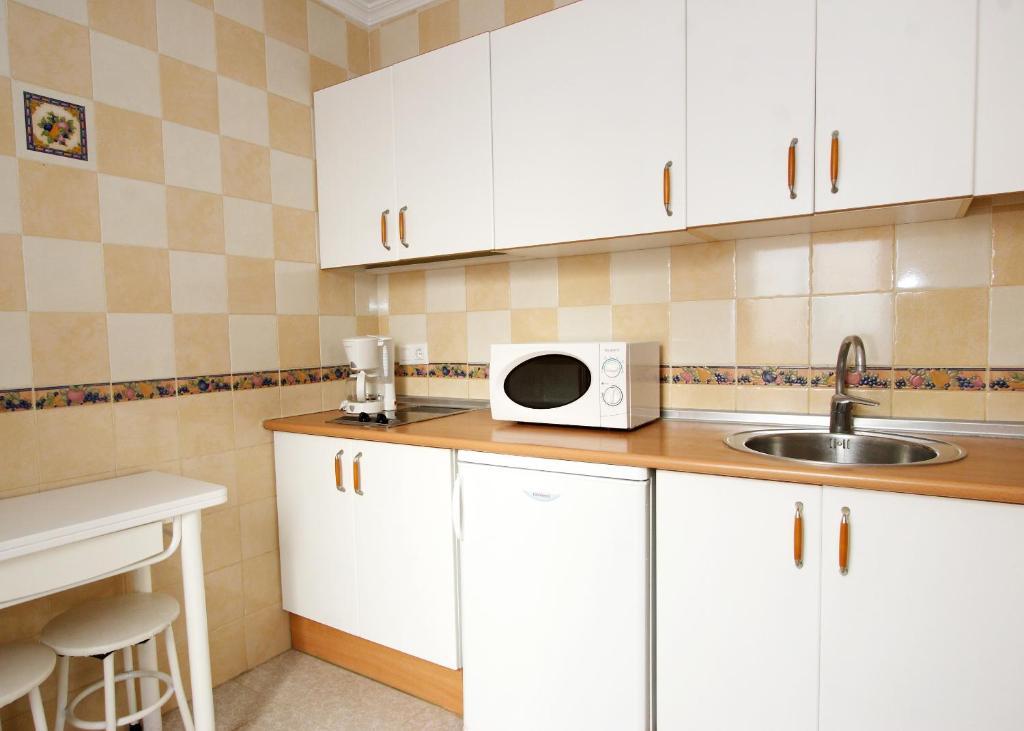 Apartamentos Nina De Oro Torremolinos Szoba fotó